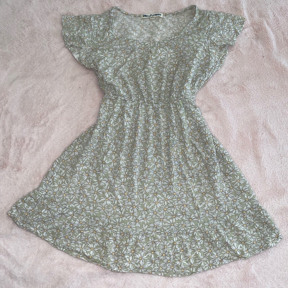 Wallflower Daisy Print Top in Green and White